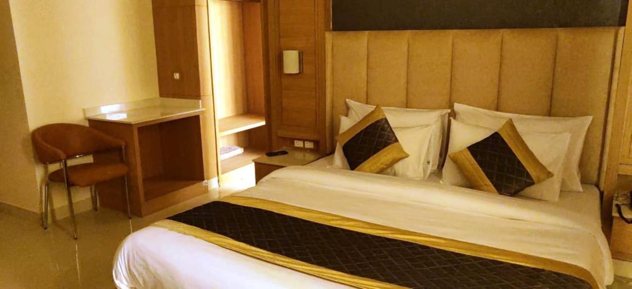 Hotel Sakura By Maps Gurgaon Exterior photo