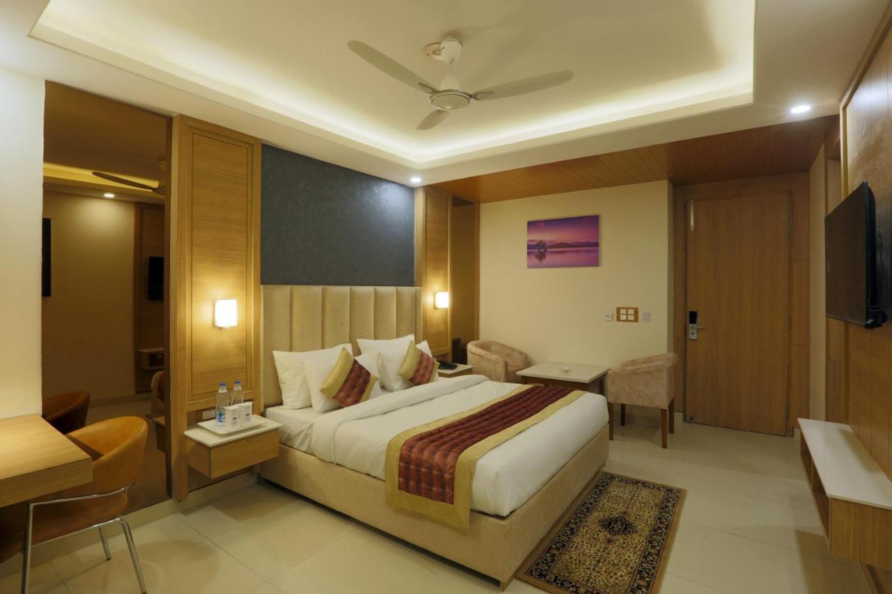Hotel Sakura By Maps Gurgaon Exterior photo